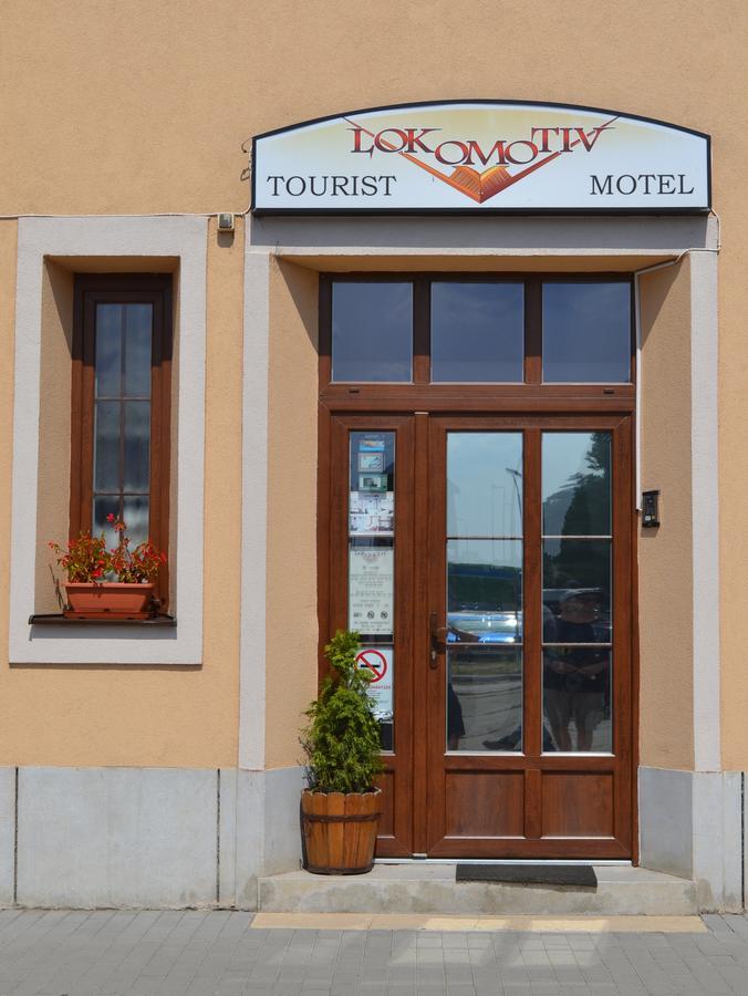 Lokomotiv Motel Eger Eksteriør bilde